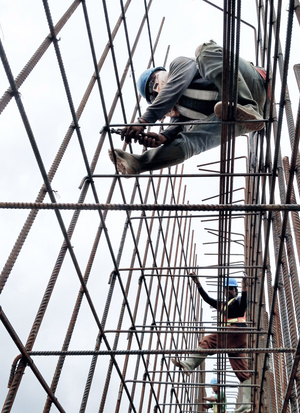 work-roof-guy-construction